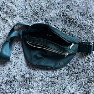 LULULEMON- All Night Festival Bag
Micro 2L